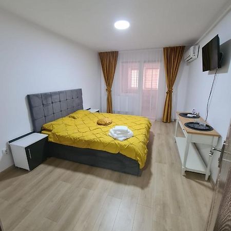 Garsoniera Luxury Kevin Apartment ปีเตช ภายนอก รูปภาพ